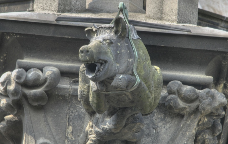 Illustration for article titled A Menagerie of Church Gargoyles Includes Aliens and Astronauts
